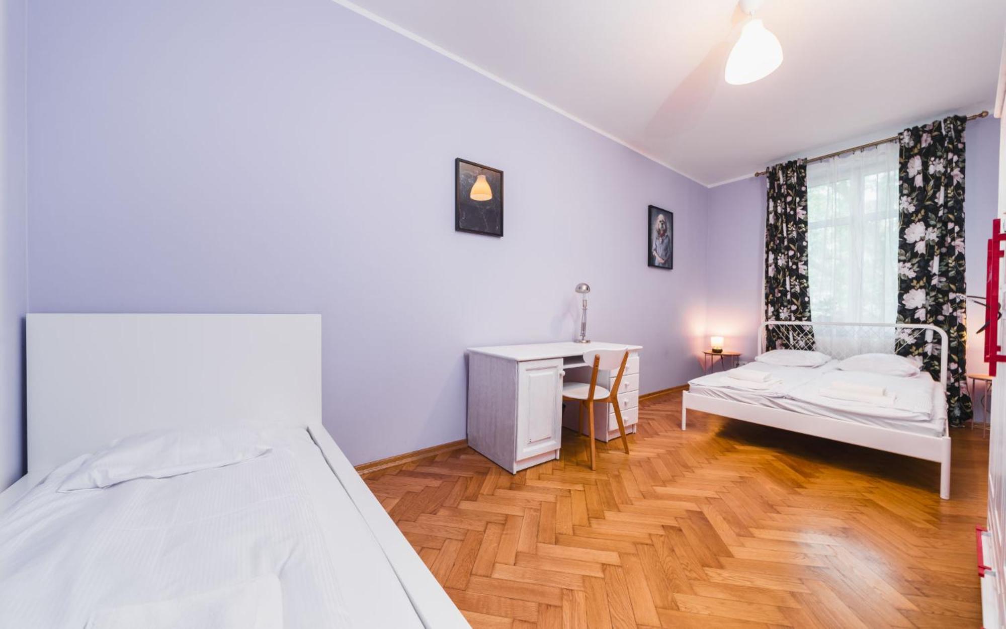 Modern Urban Escape - Old Town Apartment - By Upstairs クラクフ エクステリア 写真